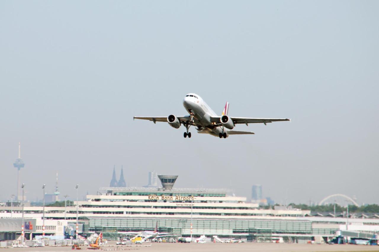 Smarty Airport Cologne Hotel - Kontaktloser Self Check-In Екстериор снимка