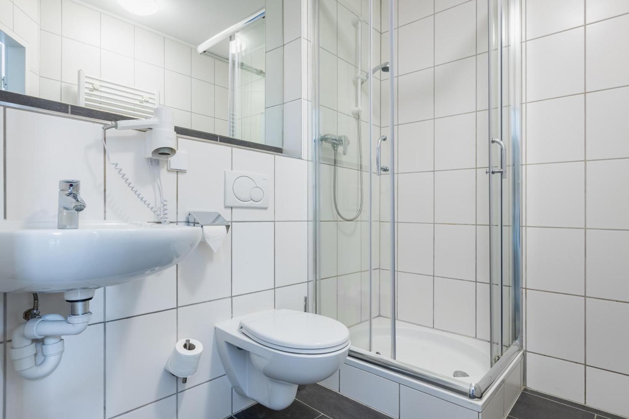 Smarty Airport Cologne Hotel - Kontaktloser Self Check-In Екстериор снимка