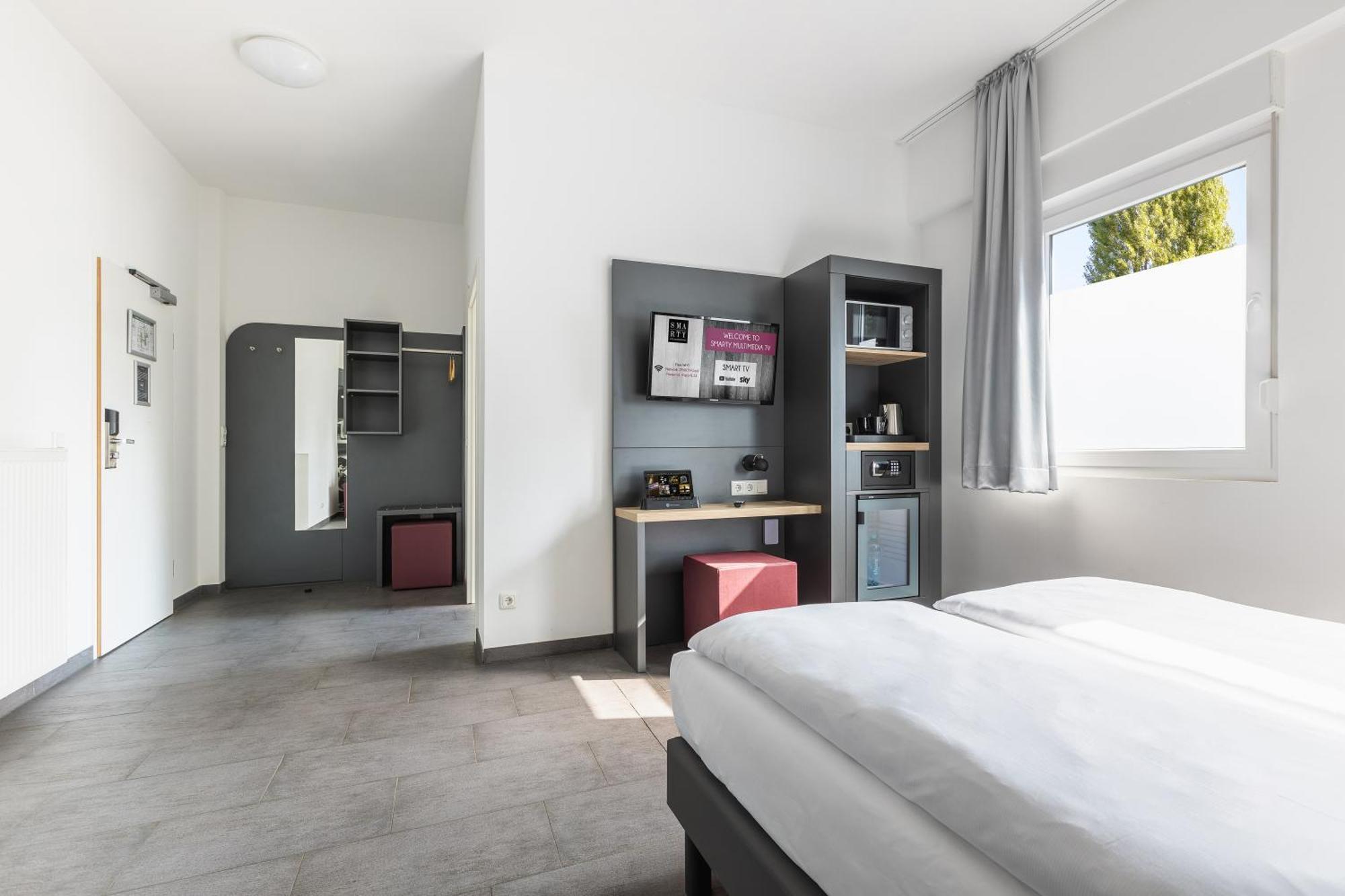 Smarty Airport Cologne Hotel - Kontaktloser Self Check-In Екстериор снимка