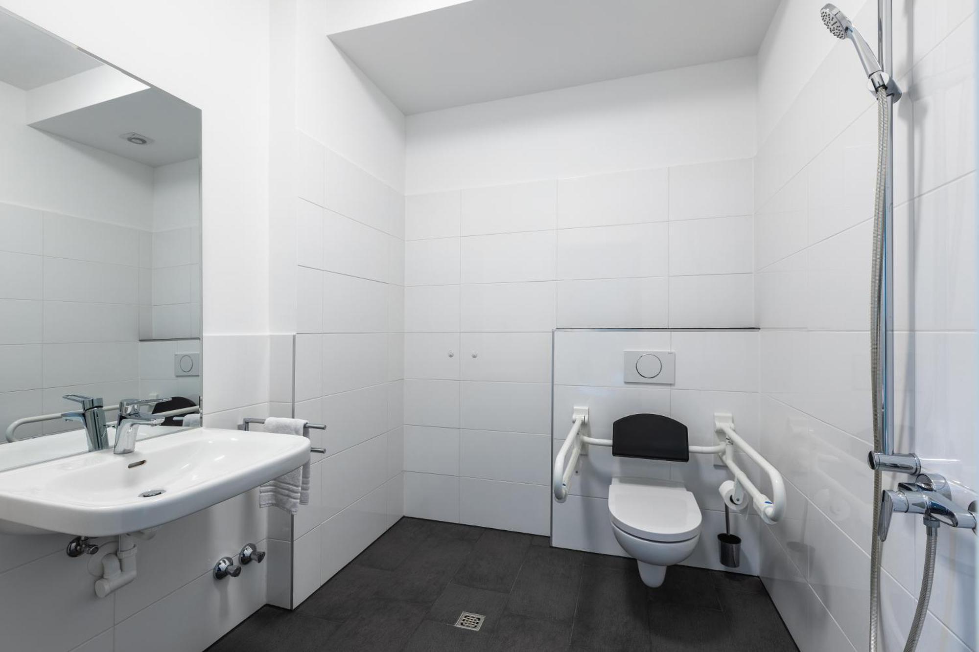 Smarty Airport Cologne Hotel - Kontaktloser Self Check-In Екстериор снимка