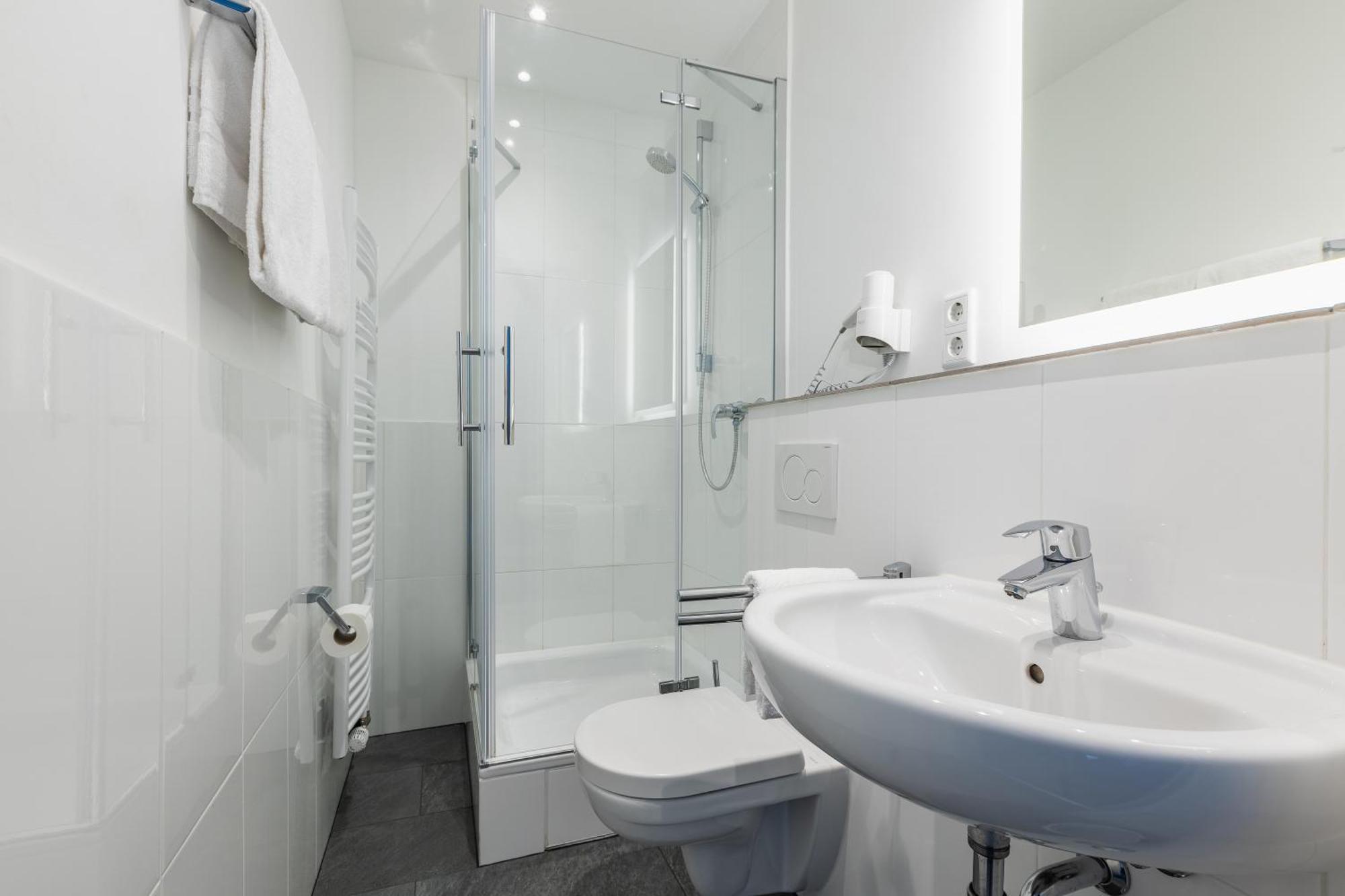 Smarty Airport Cologne Hotel - Kontaktloser Self Check-In Екстериор снимка
